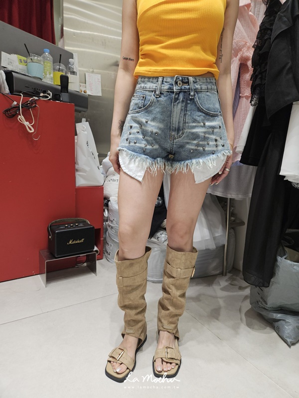 鉚釘牛仔短褲